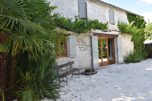 Front of la Petite Bergerie - 3 bedroom