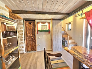 Wohnküche mit privaten Balkon