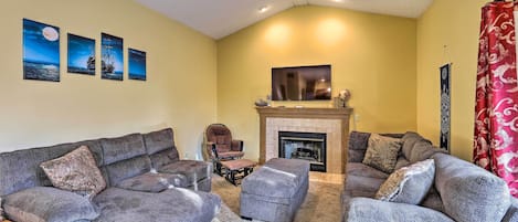 Miamisburg Vacation Rental | 5BR | 2.5BA | Step-Free Entry | 2,292 Sq Ft