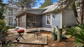 Palmetto Cottage Exterior With Grill