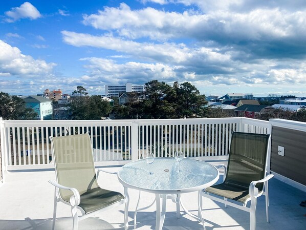 Top deck, enjoy gorgeous sunrises and sunsets, peaking ocean views, ocean breeze