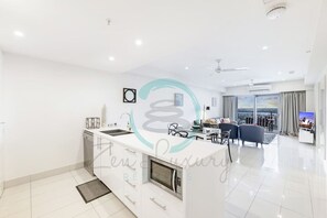 Zen Ocean Meadows- Cozy 2-BR/2-BA Sea View Retreat - Experience boundless freedom in our spacious unit, where wide open spaces invite endless possibilities