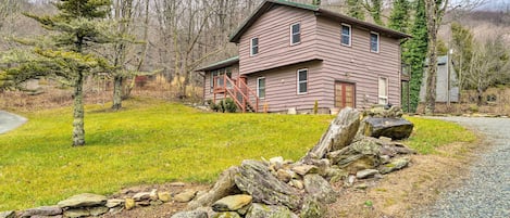 Banner Elk Vacation Rental | 3BR | 2BA | Stairs to Access | 1,600 Sq Ft