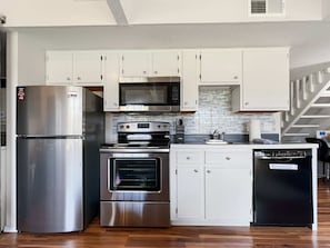 With a full kitchen complete with all appliances and all necessary items to share a breakfast with your family or a special quiet dinner with someone special
