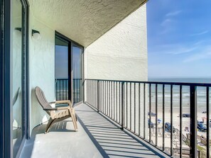 Spacious balcony that overlooks the ocean