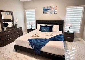 Master room with a king size bed