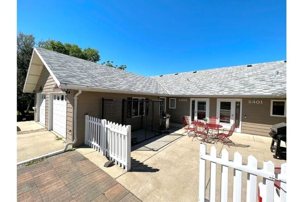 Front patio with kennel, and grill