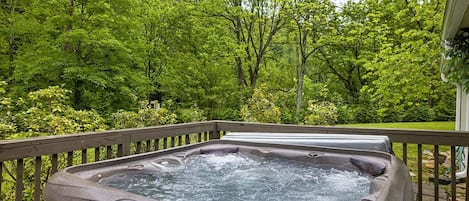 Bañera de hidromasaje al aire libre