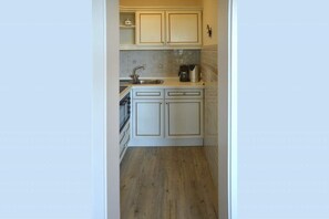 separate Kueche am Wohnzimmer