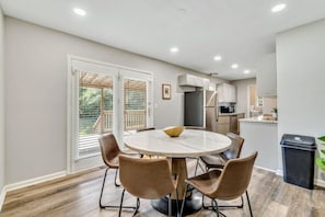 dinette area off kitchen