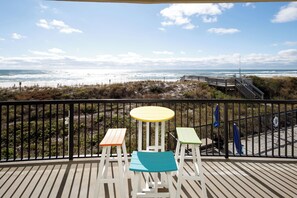 Balcony - VIEWS for days!