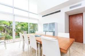 A more formal dining table set for 8