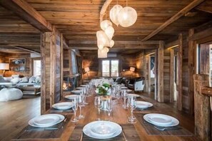 espace repas au chalet des Envers