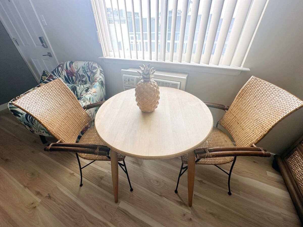 1BR Pent. Suite 1 Block Beach/Boards/Fun/Elevator