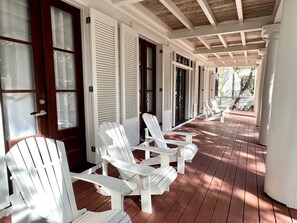 FRONT PORCH ALTERNATE VIEW