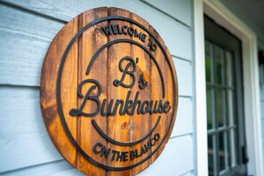 Welcome to Bs Bunkhouse