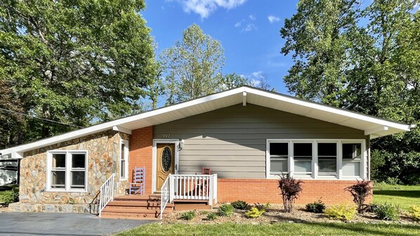 Cozy and convenient to Waynesville located on Richland Creek, in the back yard.