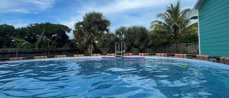 Above ground pool