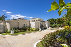 "Lonetrees" - Large Luxury Private Villa w/ Pool by One Caribbean Estates (500)