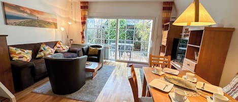 Cuxland-Fewo-Service -Ferienhaus Kampweg 16-Wohn/Esszimmer