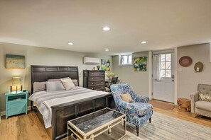 Studio | Queen Bed | Twin Air Mattress | Linens Provided