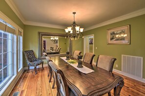 Dining Room | Dishware Provided