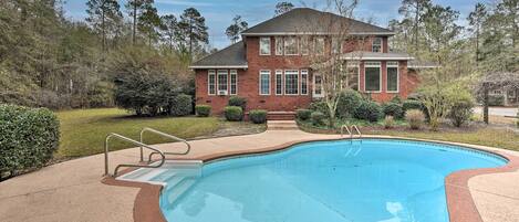 Statesboro Vacation Rental | 3,500 Sq Ft | 3BR | 2.5BA | Stairs Required