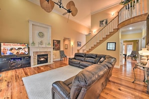 Living Room | Gas Fireplace | Smart TV | Free WiFi | 2-Story Home