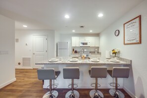 Kitchen | 4-Person Breakfast Bar | Dishwasher