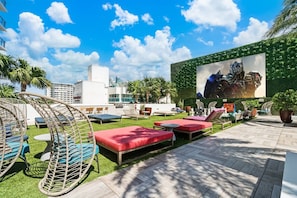 Outdoor movie theater with film showings every Wednesday and Saturday nights. Life size chess pieces and other games are great for the kids while the adults sip on drinks.