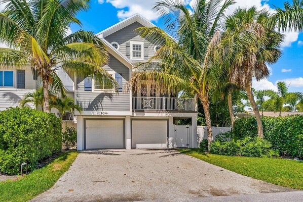 4 bedroom home with private pool