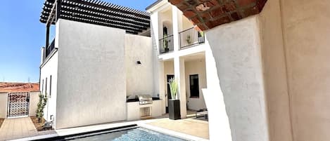 Arches and views of the pool and courtyard