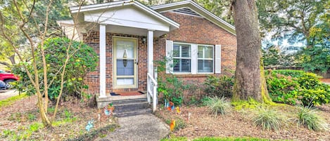 Pensacola Vacation Rental | 2BR | 1BA | 1,000 Sq Ft | 4 Steps to Access