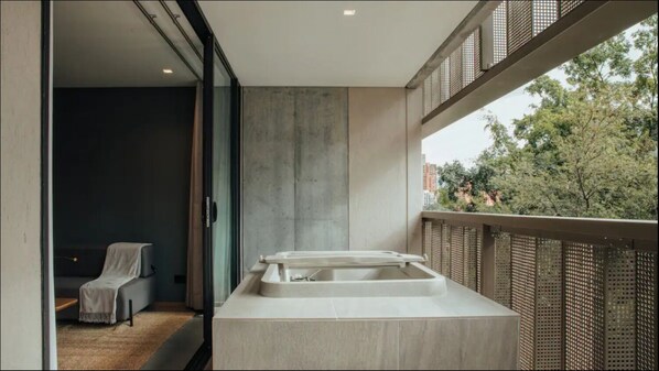 Private Jacuzzi.