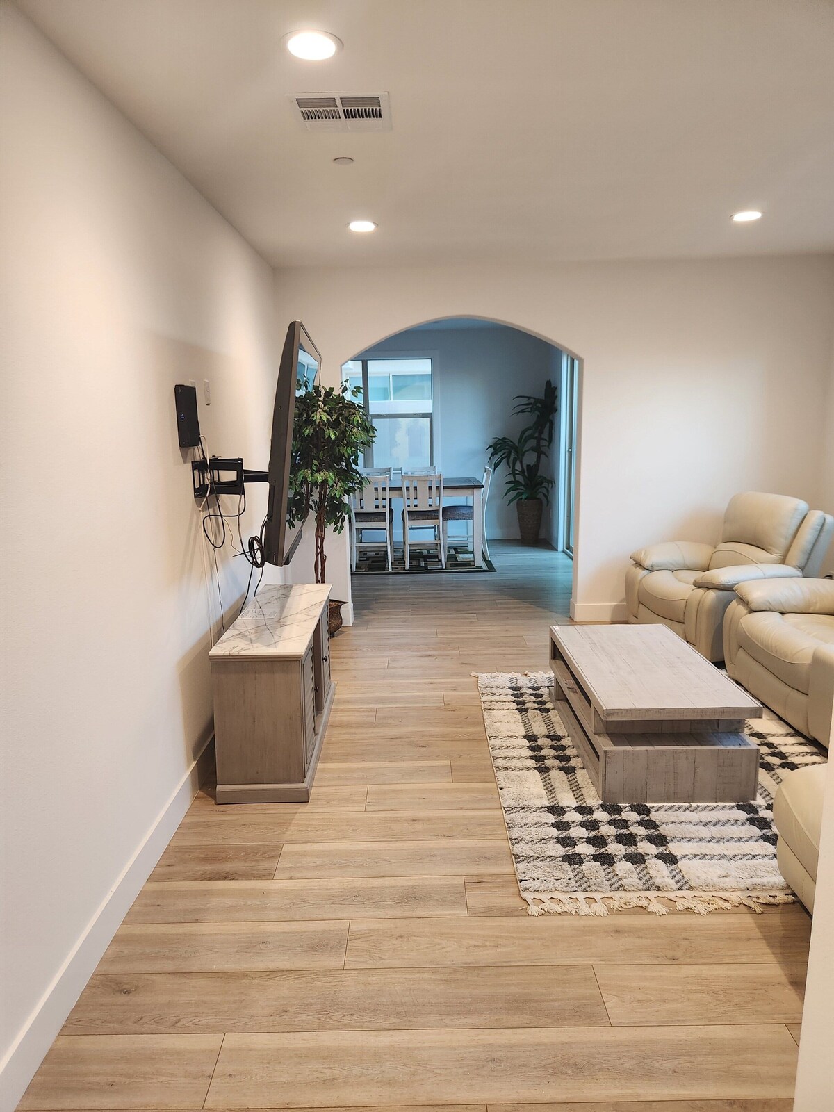 Madison’s Place<br>Cozy & Comfortable Modern Home