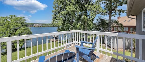 LAKEside Sunsets.Pet-Friendly Lakefront Home