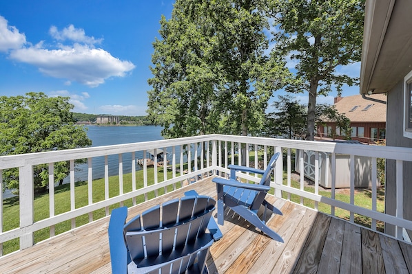 LAKEside Sunsets.Pet-Friendly Lakefront Home