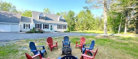 Fire pit w/Outdoor Seating