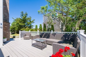 Outdoor seating area- 29 North Shore Boulevard Extension - No Worries