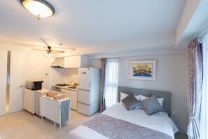 Bed & kitchen 2