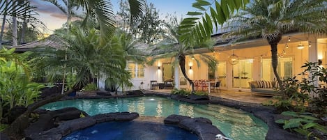 Beautifully landscaped tropical spa and pool with night lighting!
