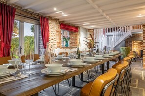 Primrose Farm Barn, Roughton: A dining room fit for a banquet