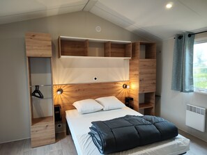 Chambre lit double , mobil-home PMR
