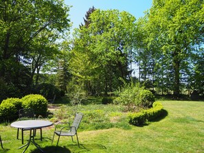 Garten mit Sitz und Liege Möglichkeiten