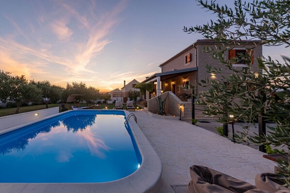 Swimming pool