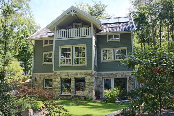 Wunderschön gelegene Einliegerwohnung (Halbsouterrain) im Zweifam.haus am Waldrand