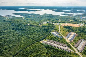 1 mile to Table Rock Lake