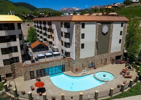 Ariel shot of the outdoor heated pool/hot tub   |  Listed with @BookTraverse
