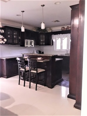 kitchen with stainless steel kitchen appliances, with cookware and dinnerware 