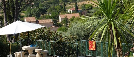 Piscine, Vue sur Aubagne